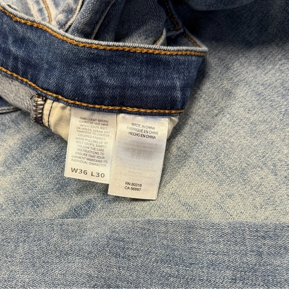 Lucky Brand 329 Jeans Classic Straight Fit Light Wash Blue Denim - Picture 9 of 9